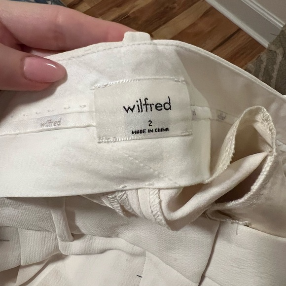 White Aritzia Wilfred Shorts Size 2 - Picture 2 of 5